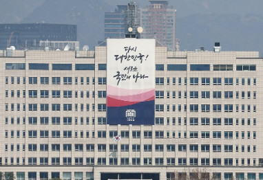 韩媒：韩国警方对总统府和总统警卫处进行搜查取证