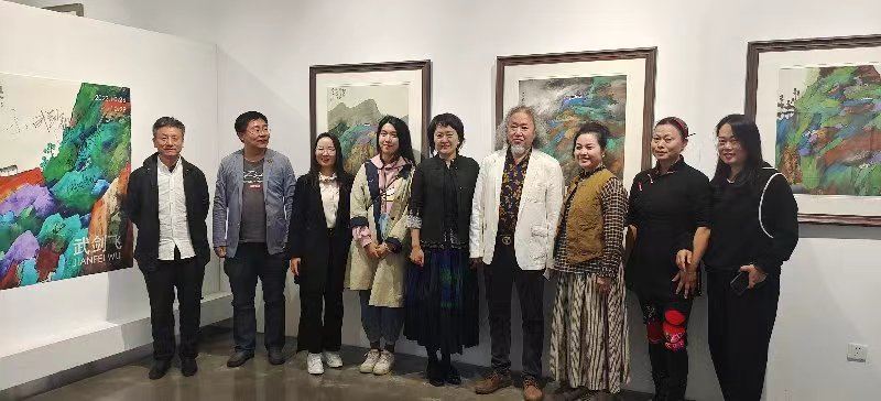 远山的呼唤_武剑飞现代重彩作品展开幕