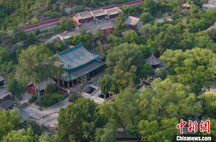 探访夏日晋祠 游客畅游享清凉