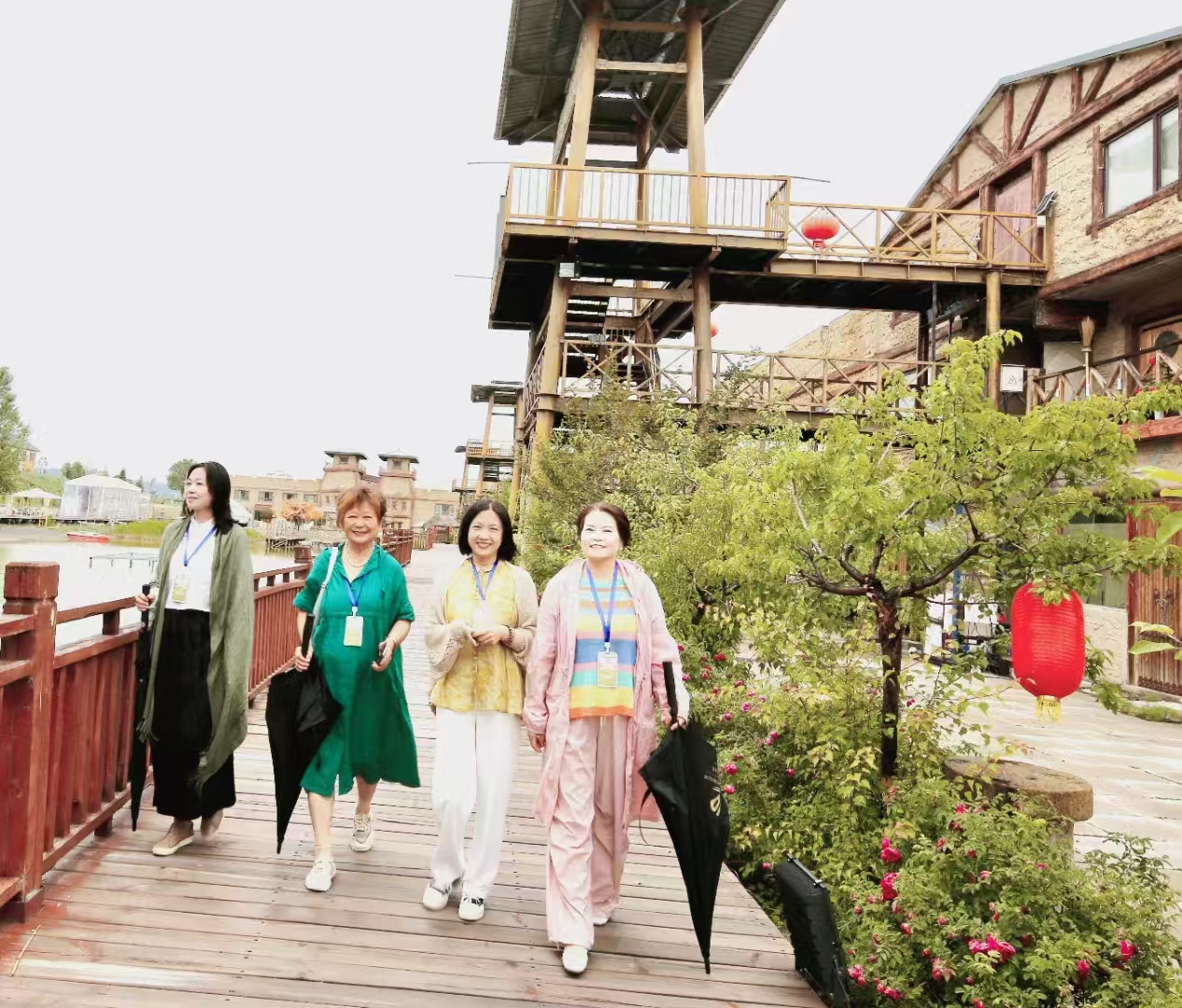“追梦中华·大美新疆”海外华文媒体探访丝路文化产业园：乌鲁木齐南山脚下崛起“丝路文化会客厅”