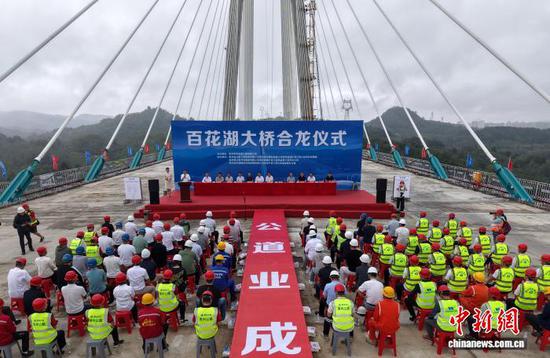 贵州：贵安扩容项目百花湖大桥合龙