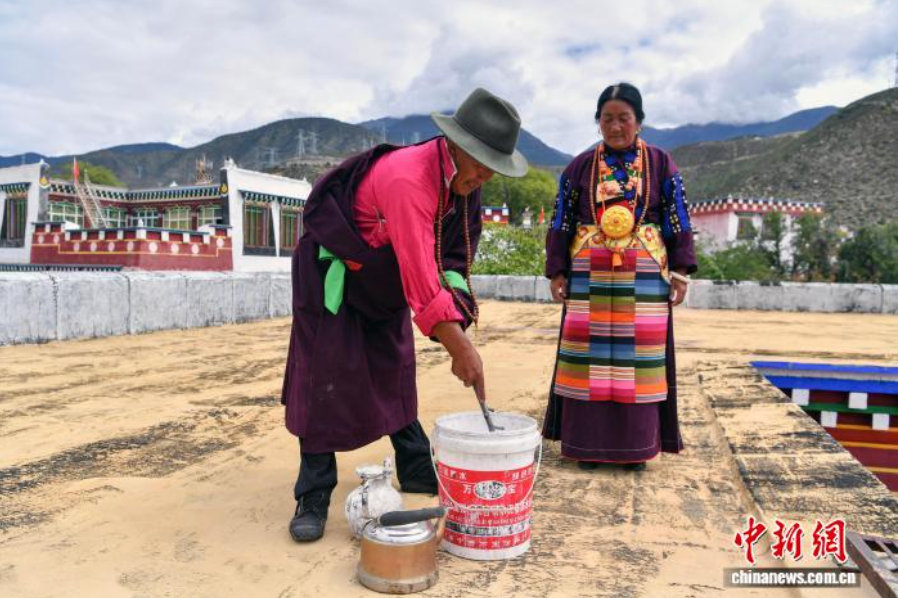 探访四川乡城“白色灌礼”:雪域高原上世代传承的“仪式感”