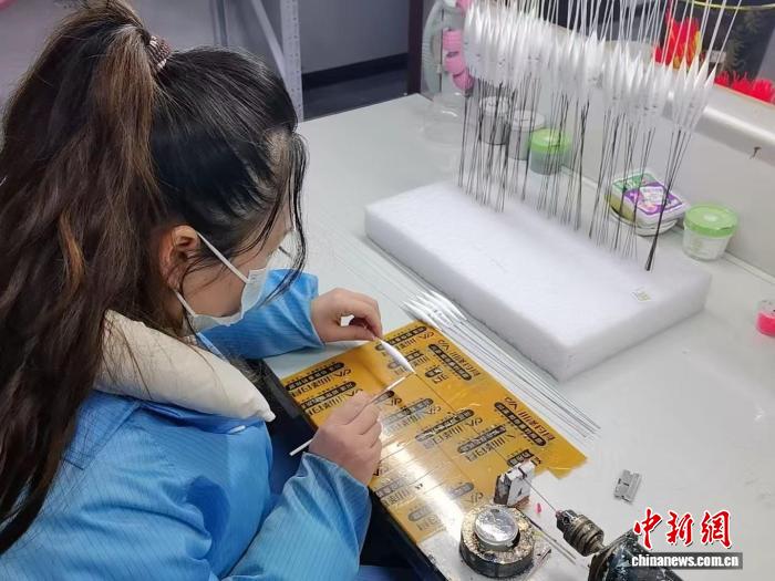 湘北小镇用浮标“钓”起全球市场