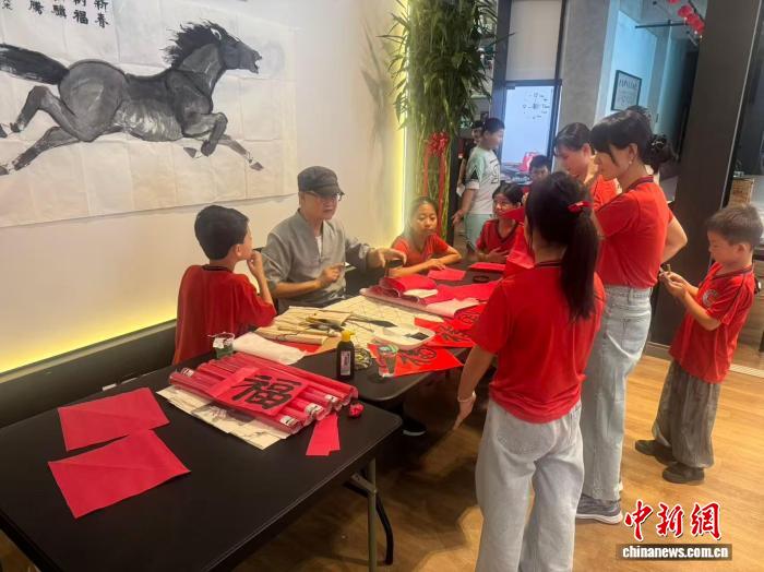 桑梓情深客路长 浙籍华侨新年话“变”