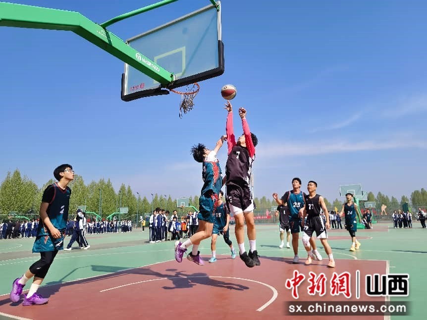 新绛中学450余名学子解锁篮球热血时刻