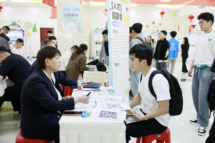 山西太原“民营企业进校园”专场招聘 87家企业揽才
