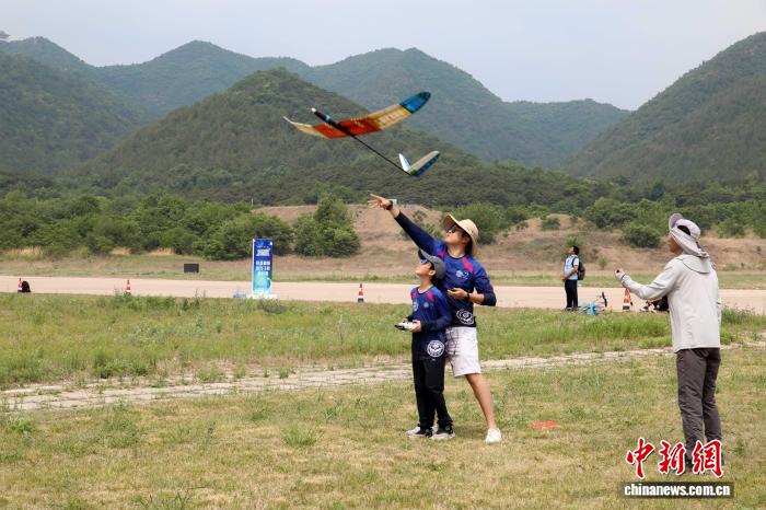 北京市青少年航空航天模型比赛开赛 报名人数创新高