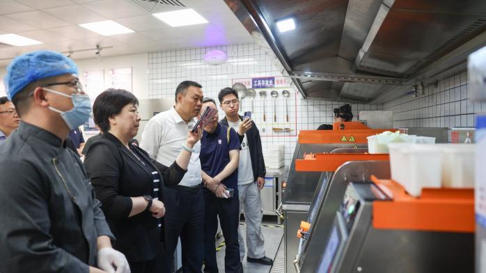 山西发布智能烹饪机器人 推动体育制造业转型