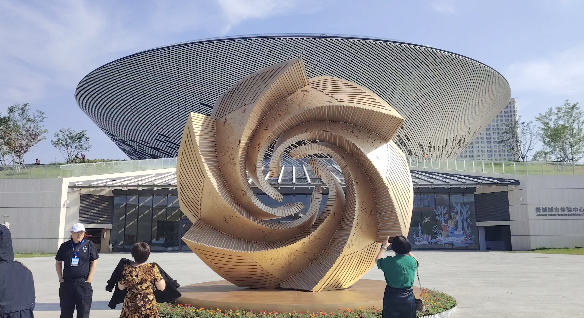 网红地标 “大碗” 迎客！海外媒体沉浸式打卡晋城城市新名片