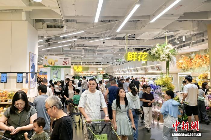 江西南昌“首店经济”走热 引燃消费热力